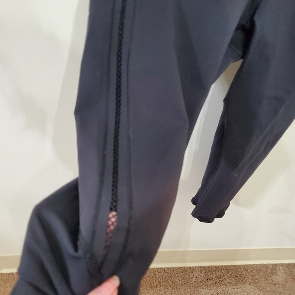 Lululemon capris - Picture 2 of 4